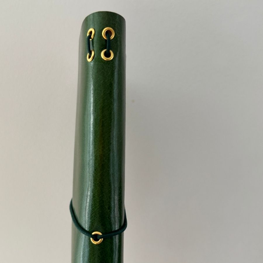 Le Compagnon Ombre Émeraude Doré